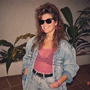 Retro portrait with big hair and an eighties look